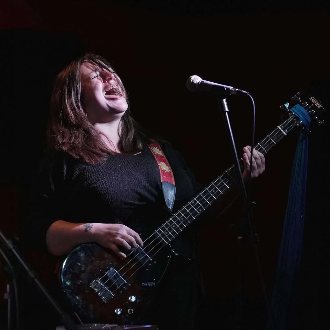 Amanda Fish Band 4
